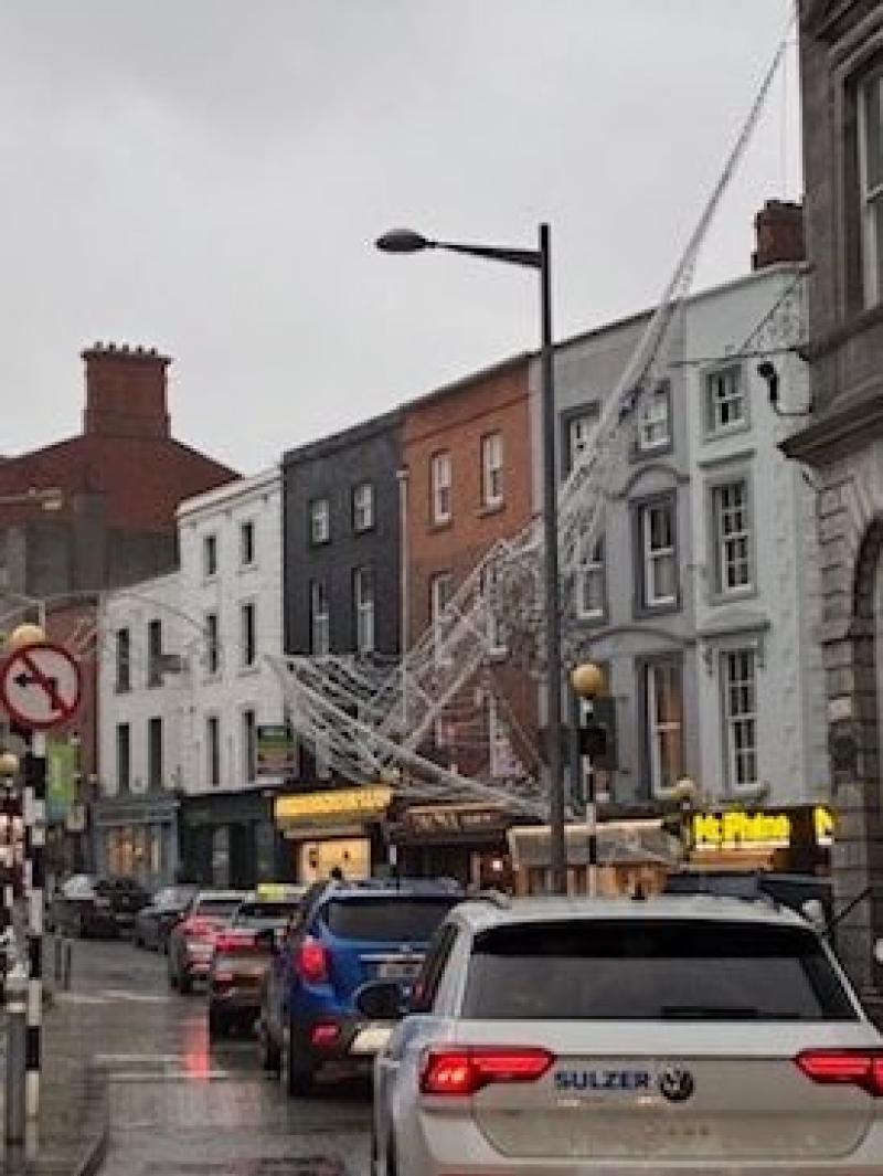 Strong winds cause Christmas light installation incident in Drogheda