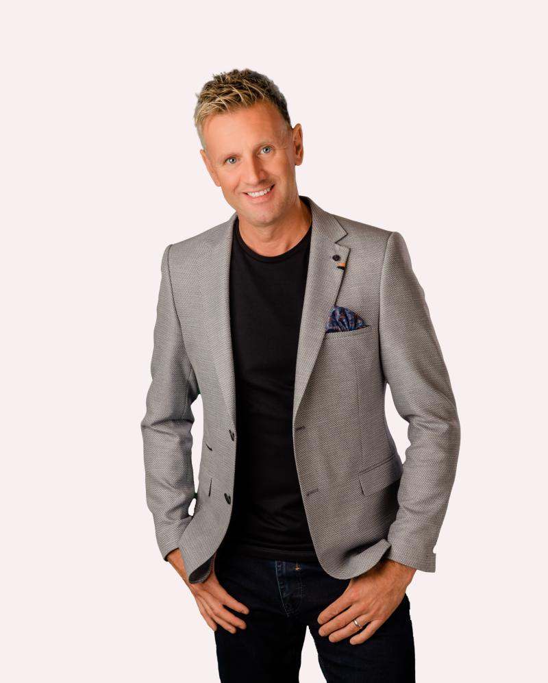 Singer Mike Denver set to perform at Louth venue