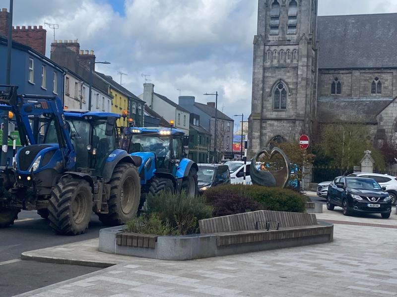 Hundreds gather at Market Square as fuel protest convoy goes through Dundalk 