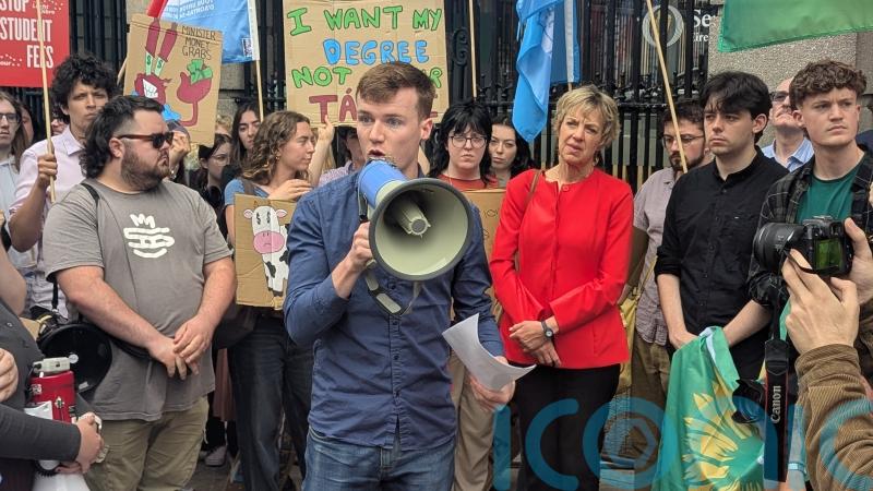 Government putting &lsquo;undue financial burden&rsquo; on students